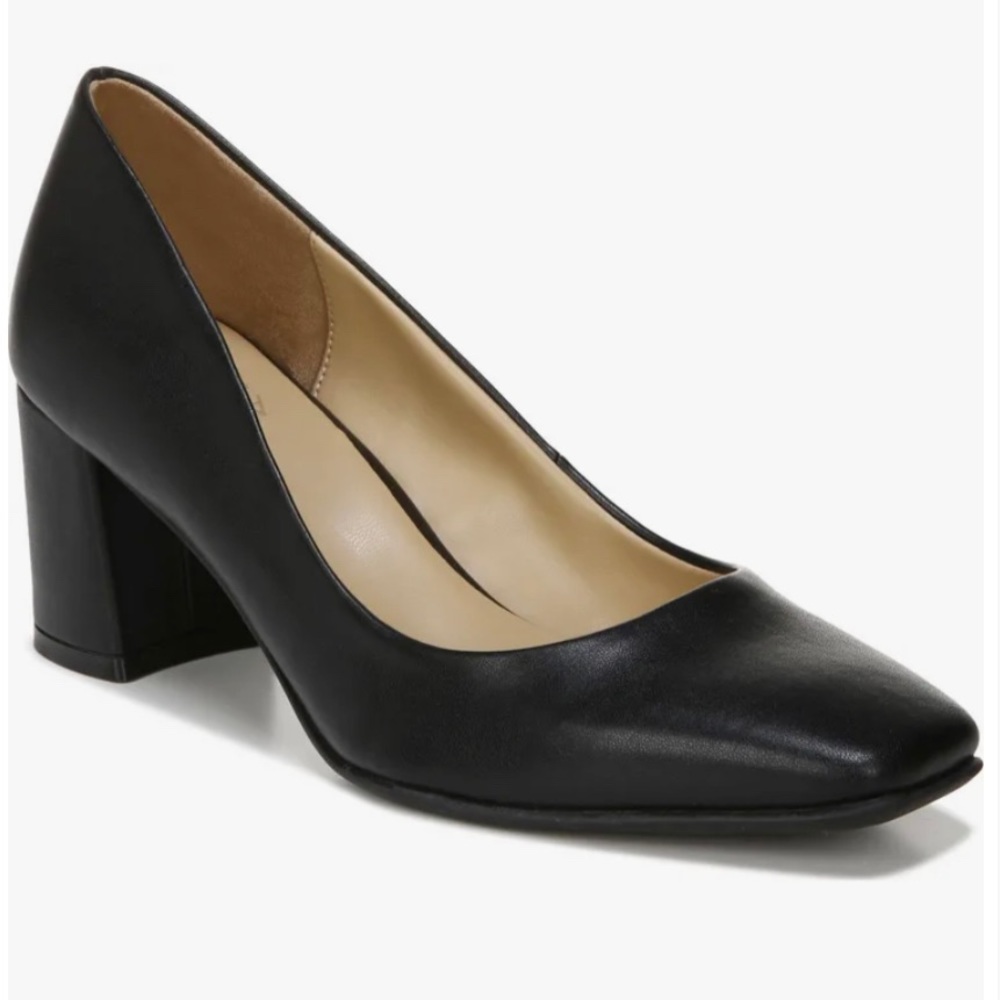 Naturalized Black pump